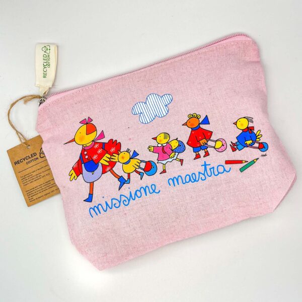 Pochette illustrata Missione Maestra in cotone con disegno di Nicoletta Costa