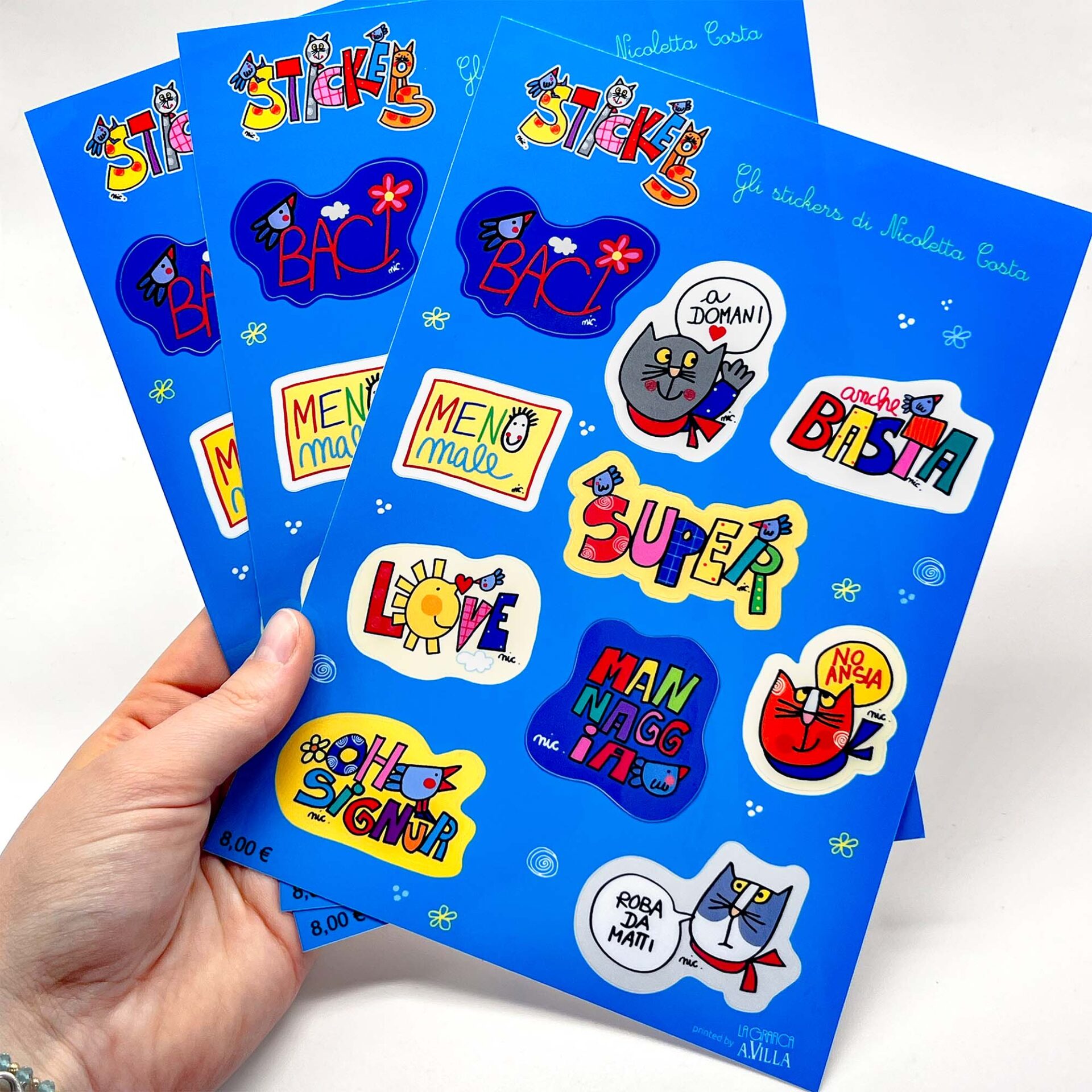 Foglio di sticker illustrati di Nicoletta Costa con personaggi e scritte colorate
