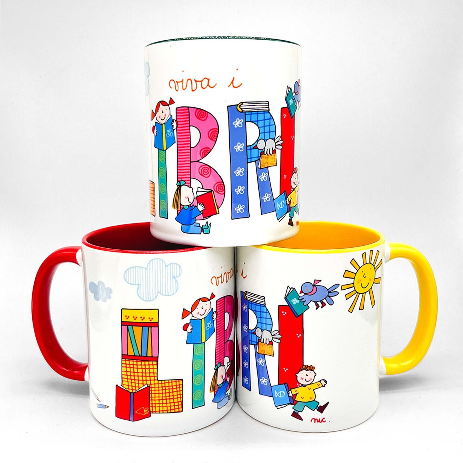 Tazza illustrata con scritta “Viva i Libri” di Nicoletta Costa