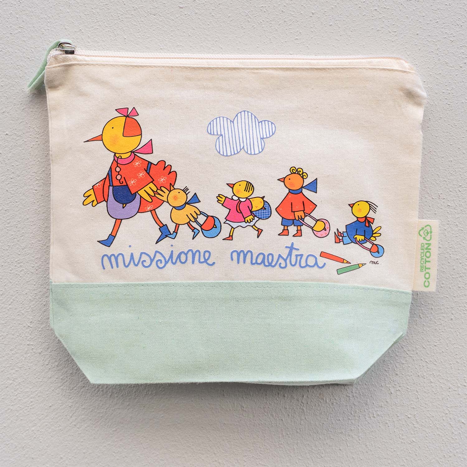 Pochette illustrata Missione Maestra in cotone con disegno di Nicoletta Costa